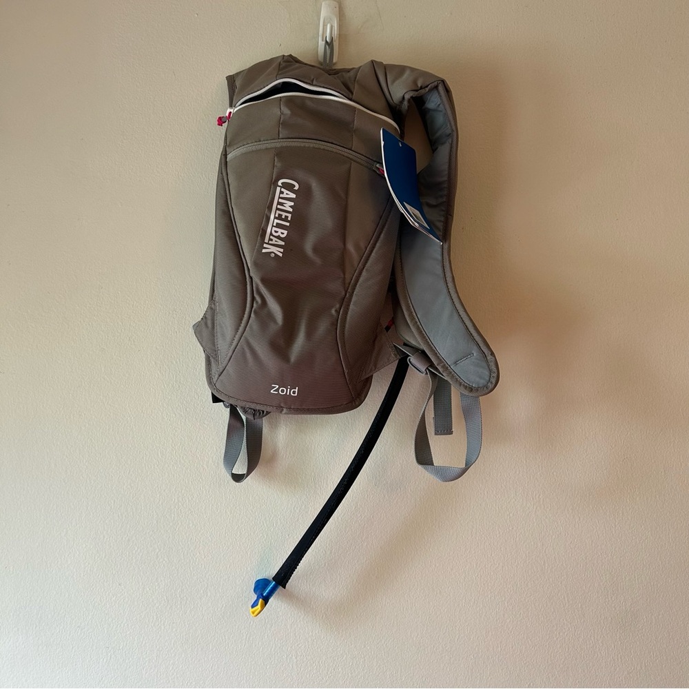 New with tags camelbak pack water bottle backpack